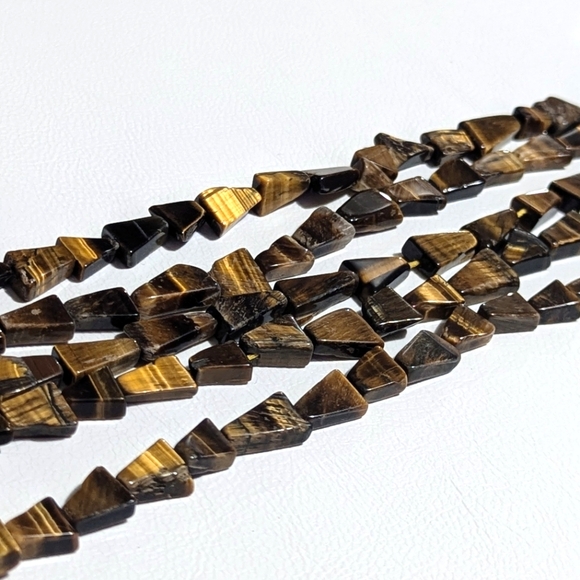Natural Gemstone Beads | Tigers Eye | Triangle Shaped | 13" Strand | Jewelry | - Picture 2 of 3